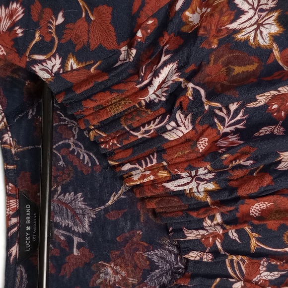 Lucky Brand Floral Print Pleated V Neck Women’s Medium 3/4 Sleeve Blue & Red - Picture 3 of 8